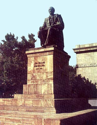 Monument to Hovhannes Toomanian
